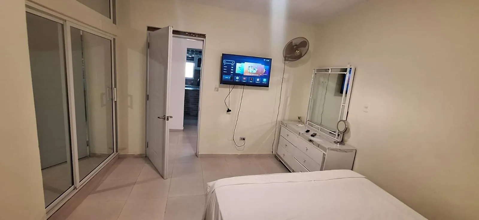 아파트 Close to the sea and airport La Caleta
